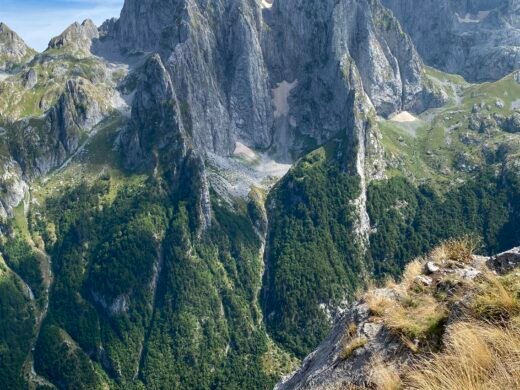 Karanfili Peak
