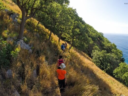 hiking karaburun